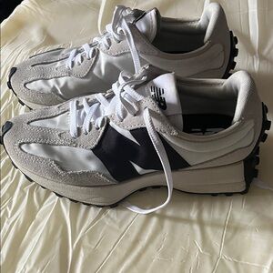 New Balance women’s Cream and Black Sneakers size 6